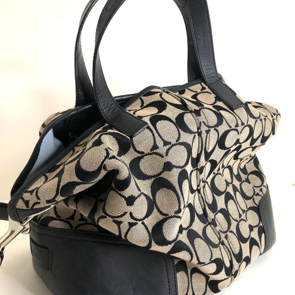 Coach Hadley Signature Duffle, Model F28981, AUTHENTICATED - Picture 3 of 16